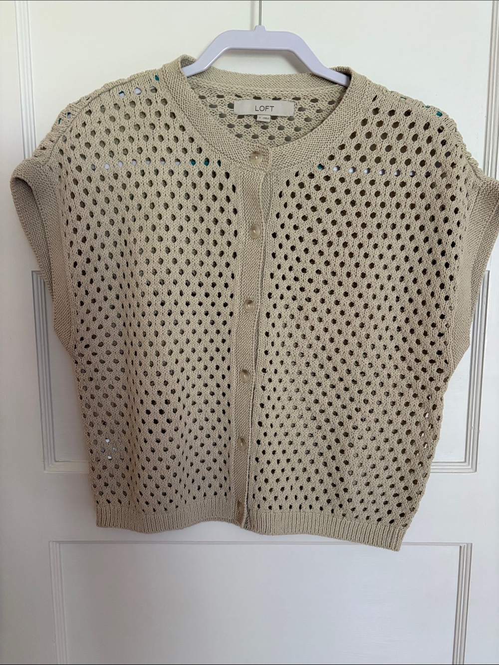 LOFT Beige Open-Knit Button Front Sweater Vest. Size S. New withat tag.